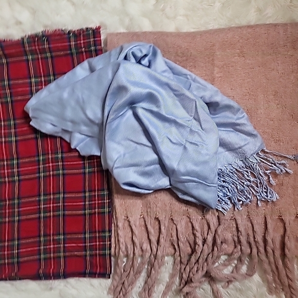 Women's Fashion Scarves Bundle Fall Winter Spring Accessory Lot - Picture 4 of 15